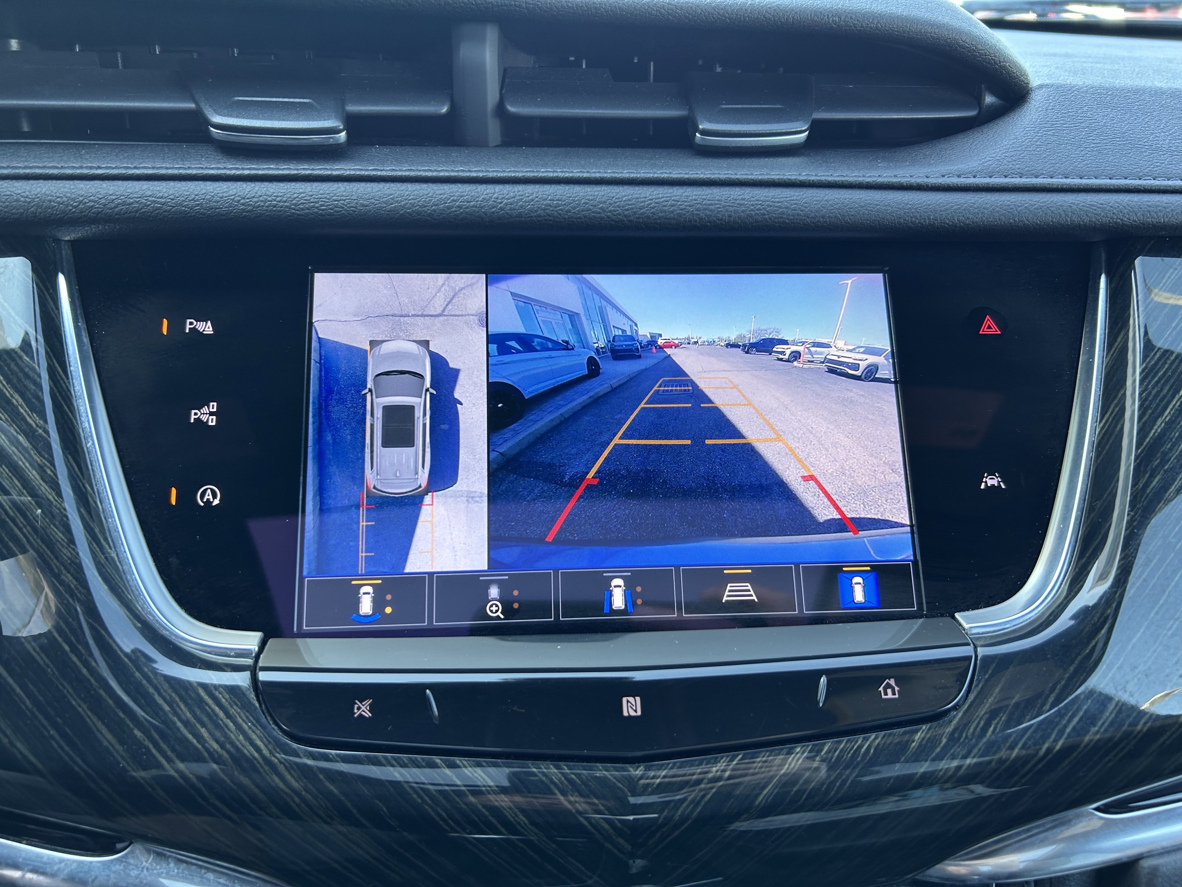 Used 2021 Cadillac XT6 Premium Luxury image 14