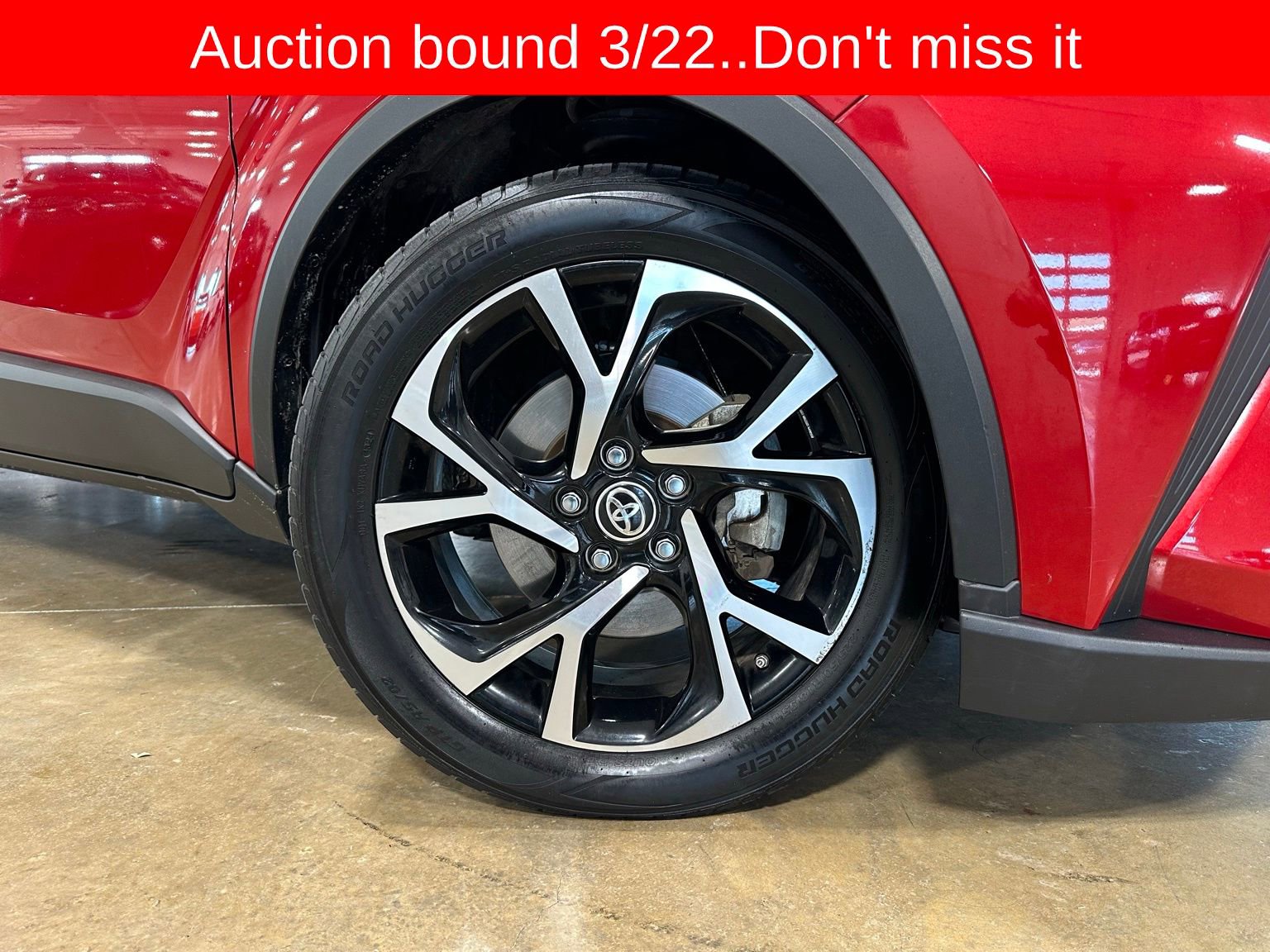 Used 2020 Toyota C-HR XLE image 9