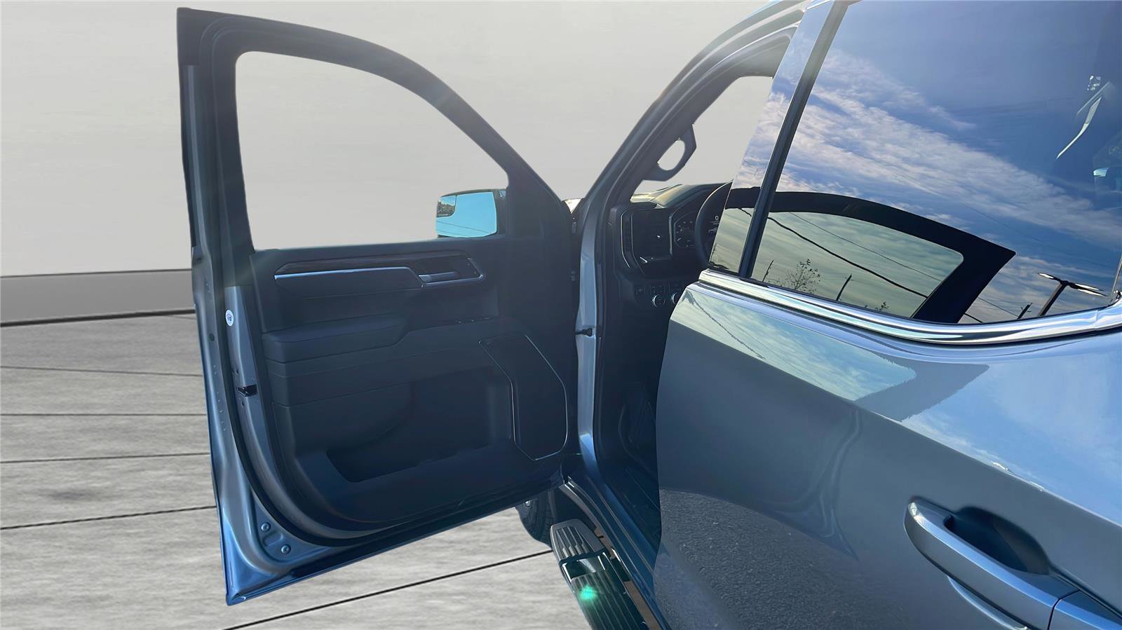 New 2026 GMC Sierra 1500 SLE image 14