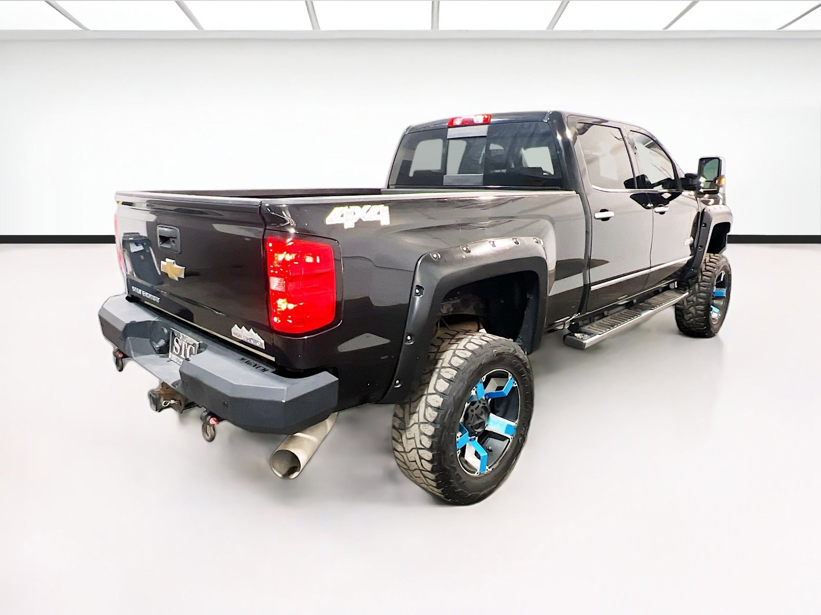 Used 2016 Chevrolet Silverado 2500 High Country w/ Duramax Plus Package AWD/4WD image 4