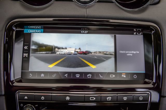 Used 2018 Jaguar XJ R-Sport RWD image 24