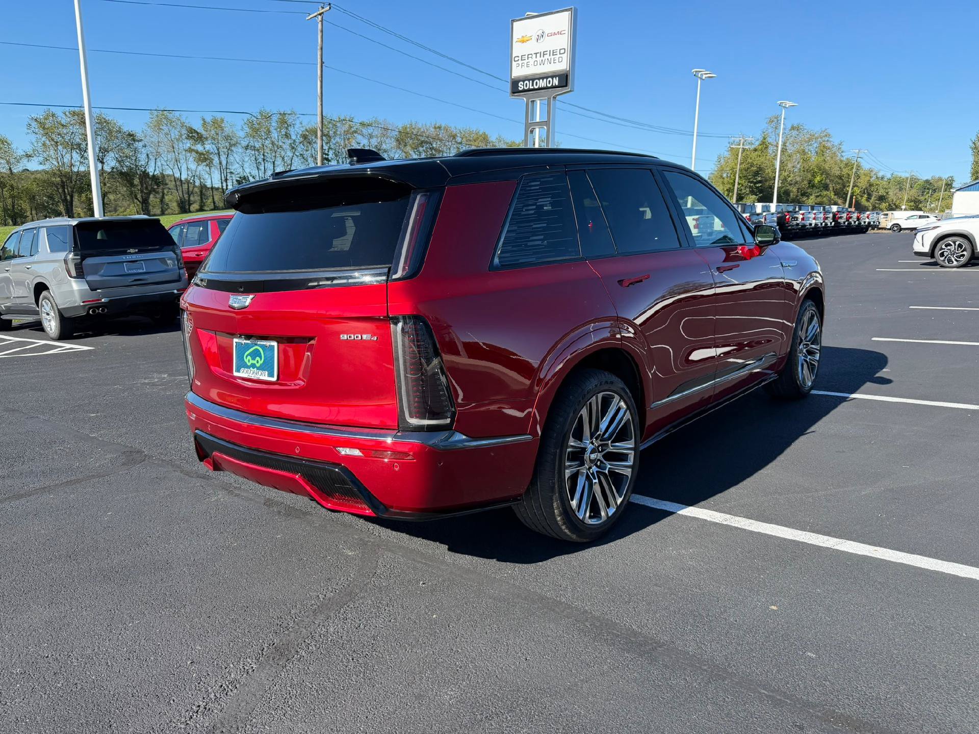 Certified 2026 Cadillac Vistiq Platinum w/ LPO, Floor Liner Package AWD/4WD image 6