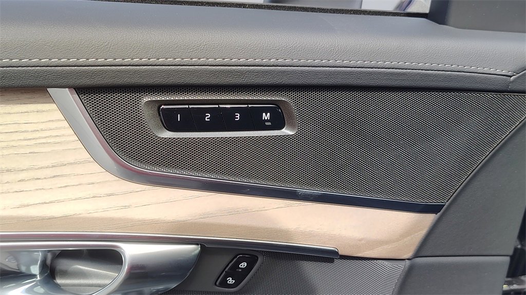 New 2026 Volvo XC90 B5 Core w/ Protection Package Premier image 9