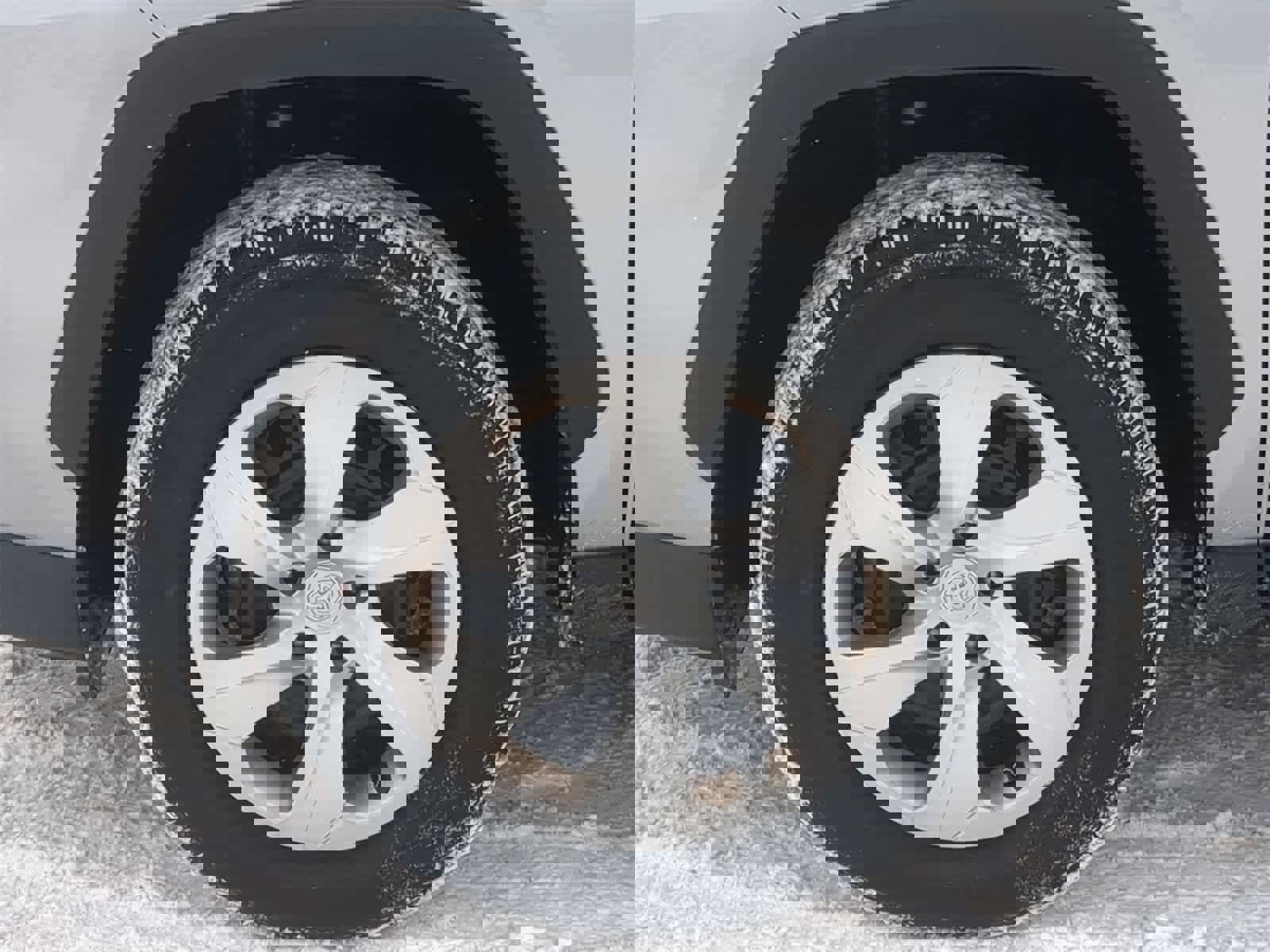 Used 2022 Toyota RAV4 LE image 21