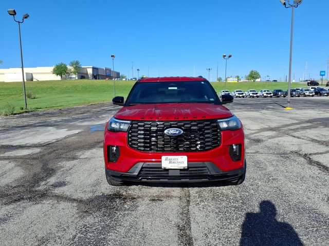 Used 2025 Ford Explorer ST-Line w/ ST-Line Street Pack AWD/4WD image 2