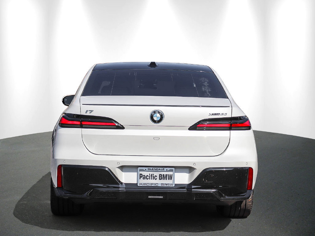 Certified 2023 BMW i7 xDrive60 AWD/4WD image 5