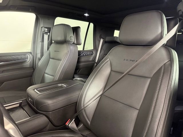 Used 2023 GMC Yukon Denali w/ Denali Reserve Package image 12