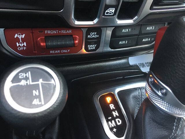 Used 2024 Jeep Gladiator Rubicon w/ Technology Group AWD/4WD image 23