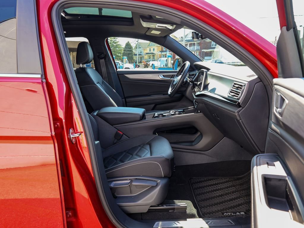 Certified 2025 Volkswagen Atlas Cross Sport SE w/ Panoramic Sunroof Package image 29