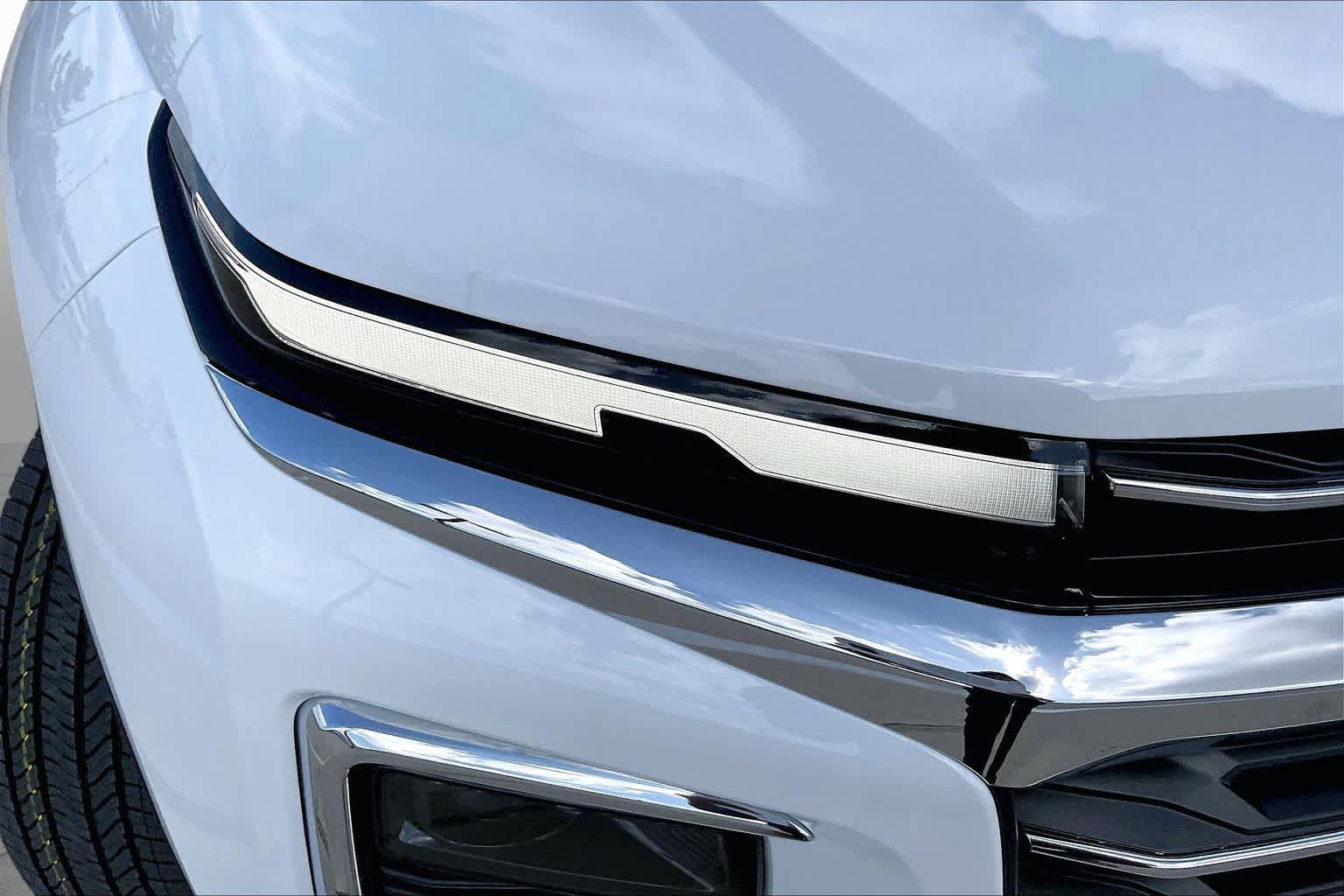 New 2027 Chevrolet Traverse LT w/ Driver Confidence Package FWD image 13