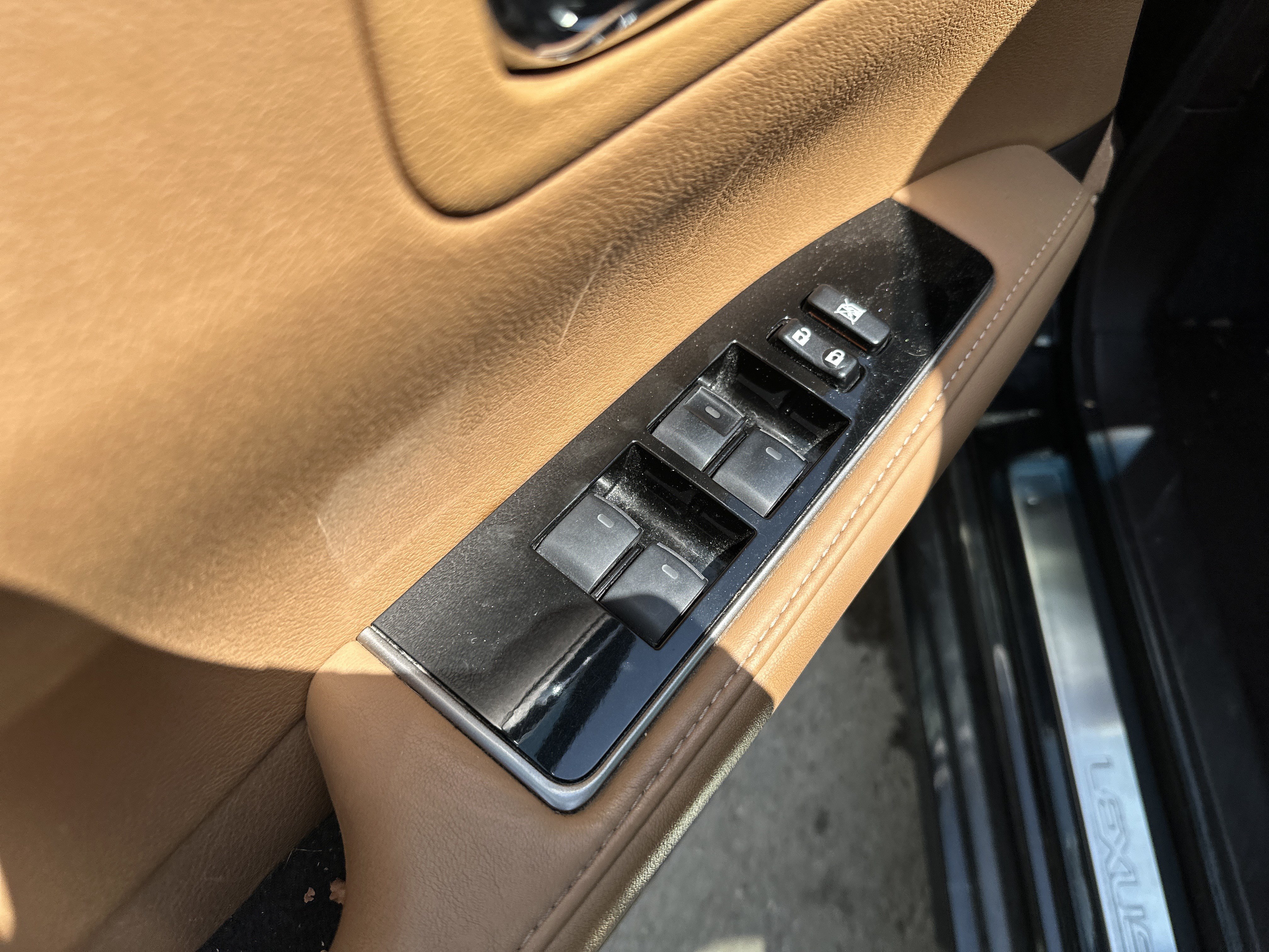 Used 2017 Lexus ES 350 w/ Premium Package FWD image 2