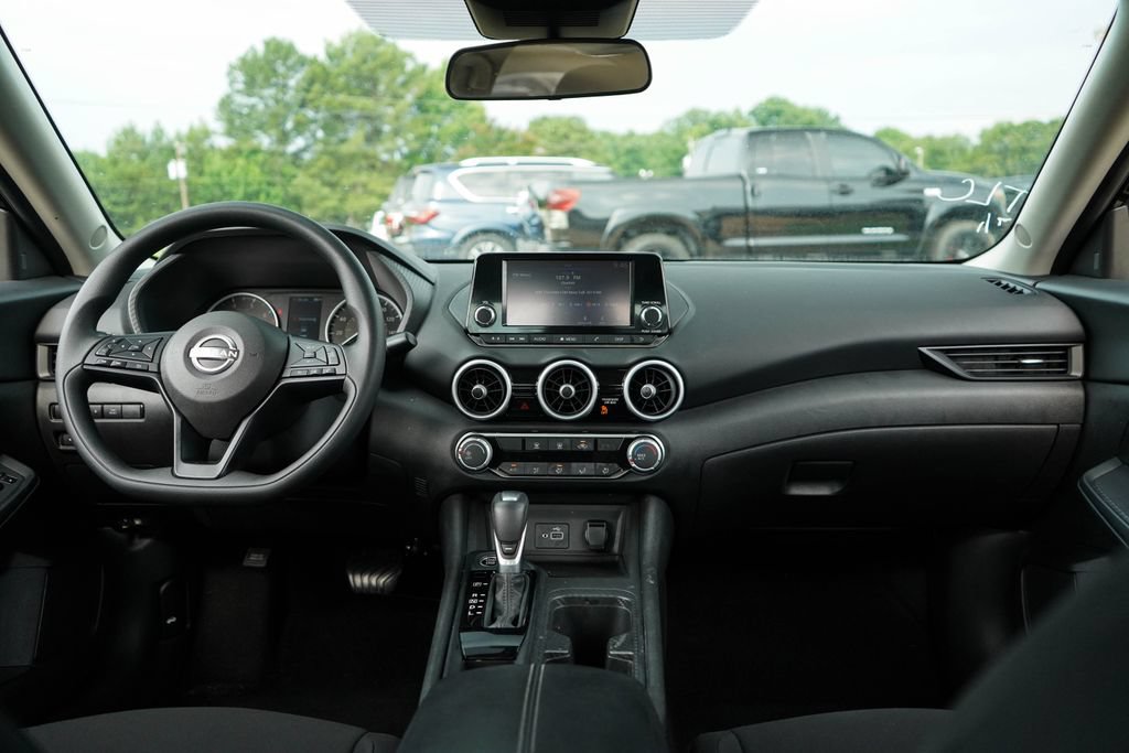 Used 2025 Nissan Sentra S w/ Lighting Package FWD image 10