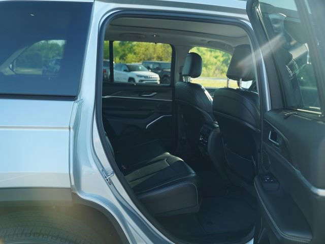 Used 2023 Jeep Grand Cherokee 4WD 4xe w/ Luxury Tech Group II image 23