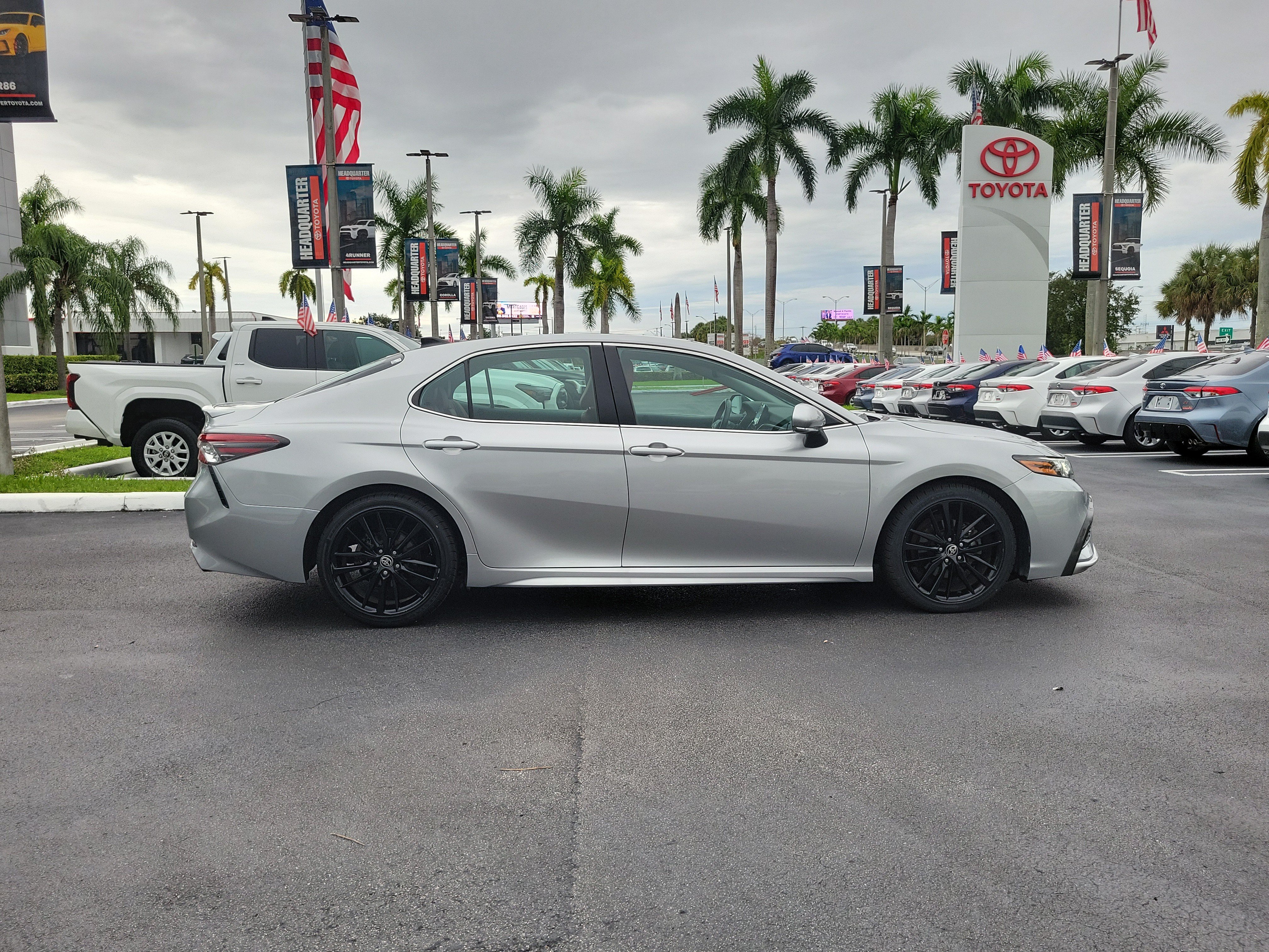 Used 2021 Toyota Camry XSE FWD image 13