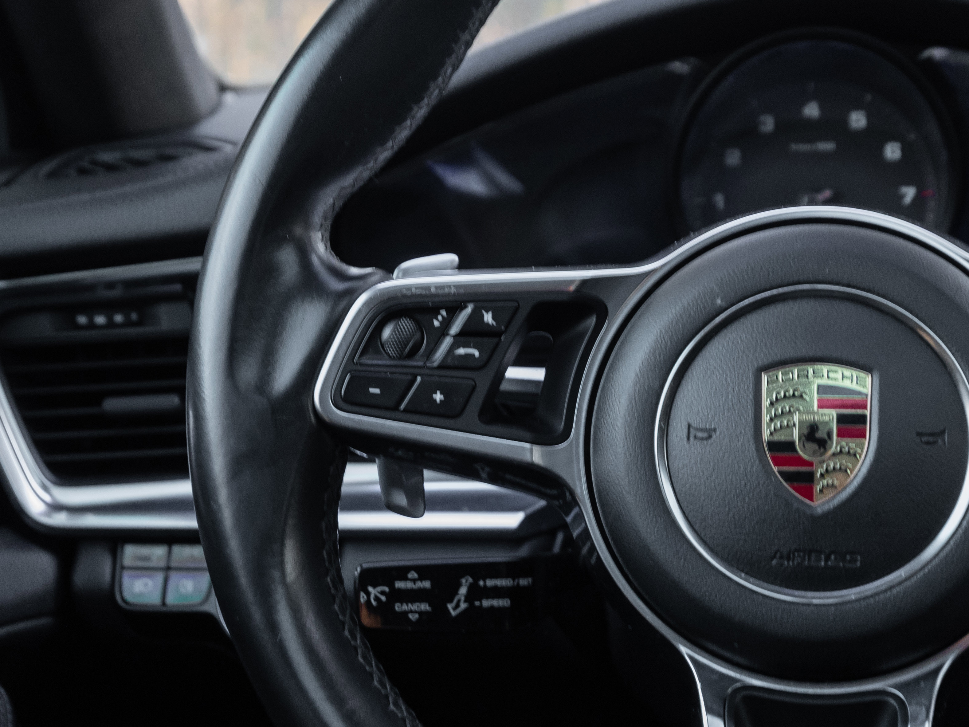 Used 2017 Porsche Panamera image 7