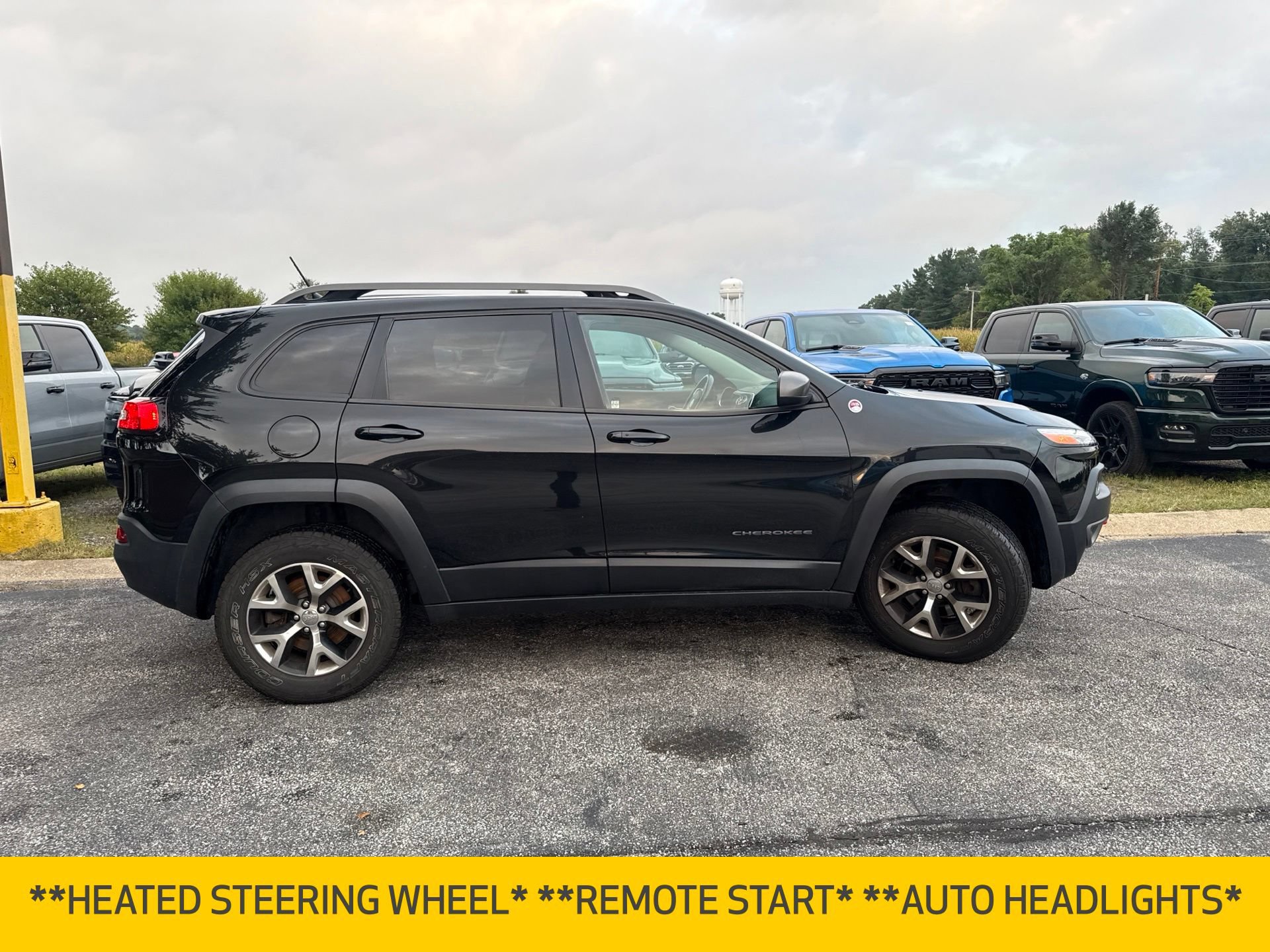 Used 2014 Jeep Cherokee Trailhawk w/ Comfort/Convenience Group AWD/4WD image 7