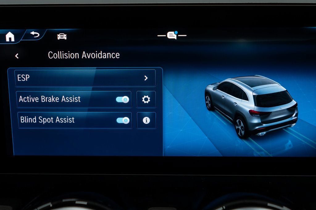 Used 2025 Mercedes-Benz GLA 250 4MATIC w/ Winter Package image 22