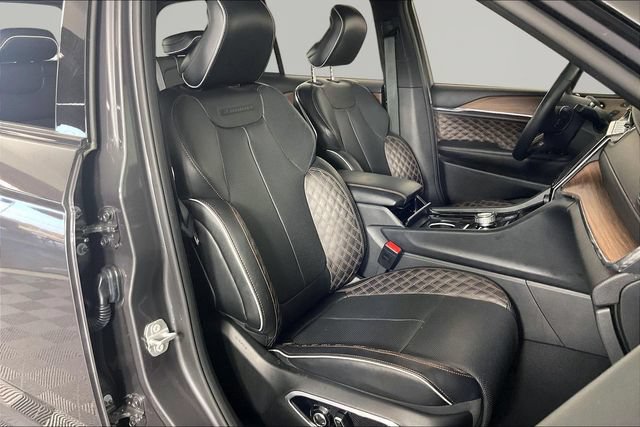 Used 2025 Jeep Grand Cherokee Summit w/ Obsidian Package AWD/4WD image 28