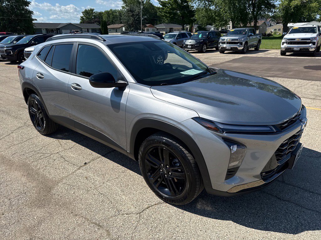 Used 2025 Chevrolet Trax ACTIV w/ Sunroof Package