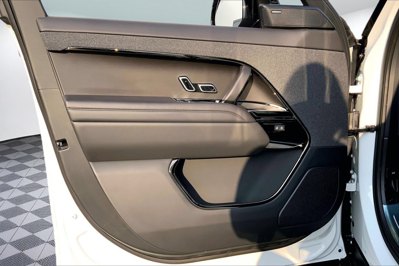 New 2026 Land Rover Range Rover Sport SE AWD/4WD image 11