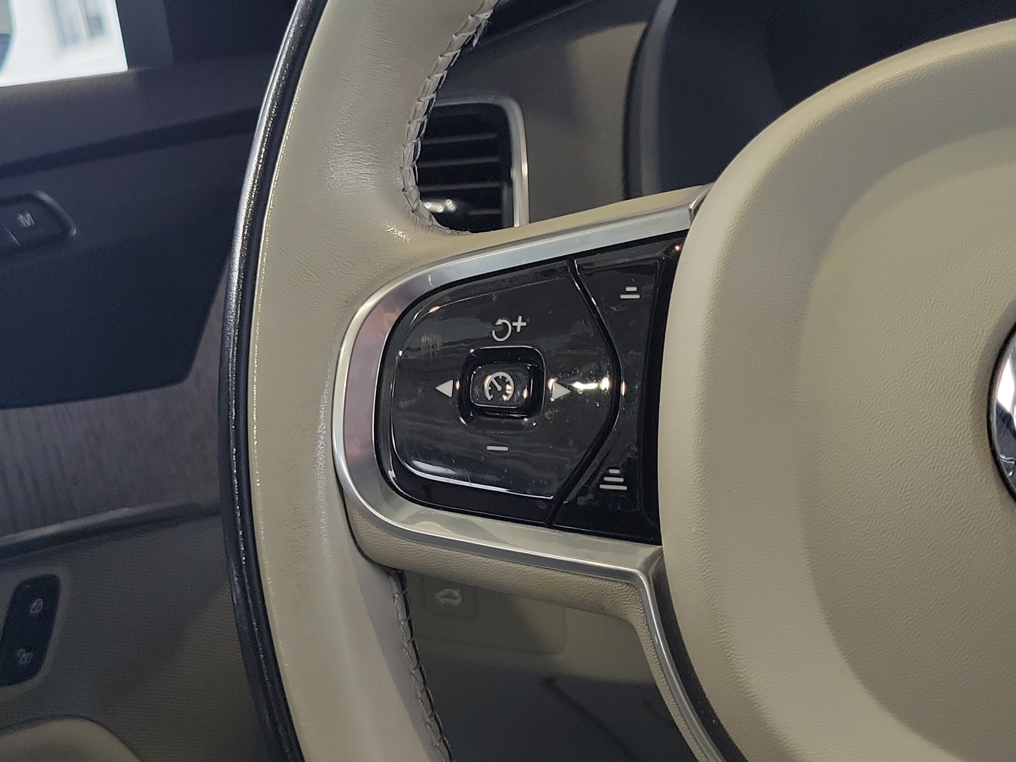 Used 2023 Volvo XC90 B5 Plus w/ Protection Package Premier AWD/4WD image 26