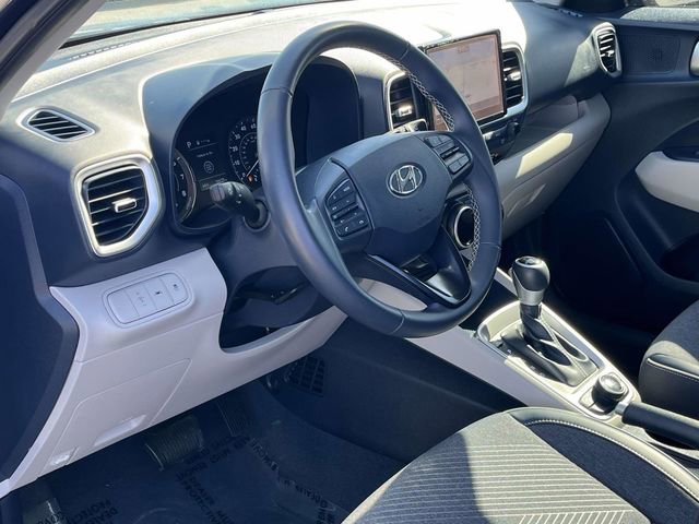 Used 2022 Hyundai Venue Limited FWD image 12