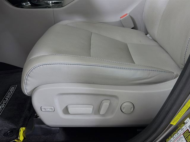 Used 2017 Toyota Highlander Limited image 21
