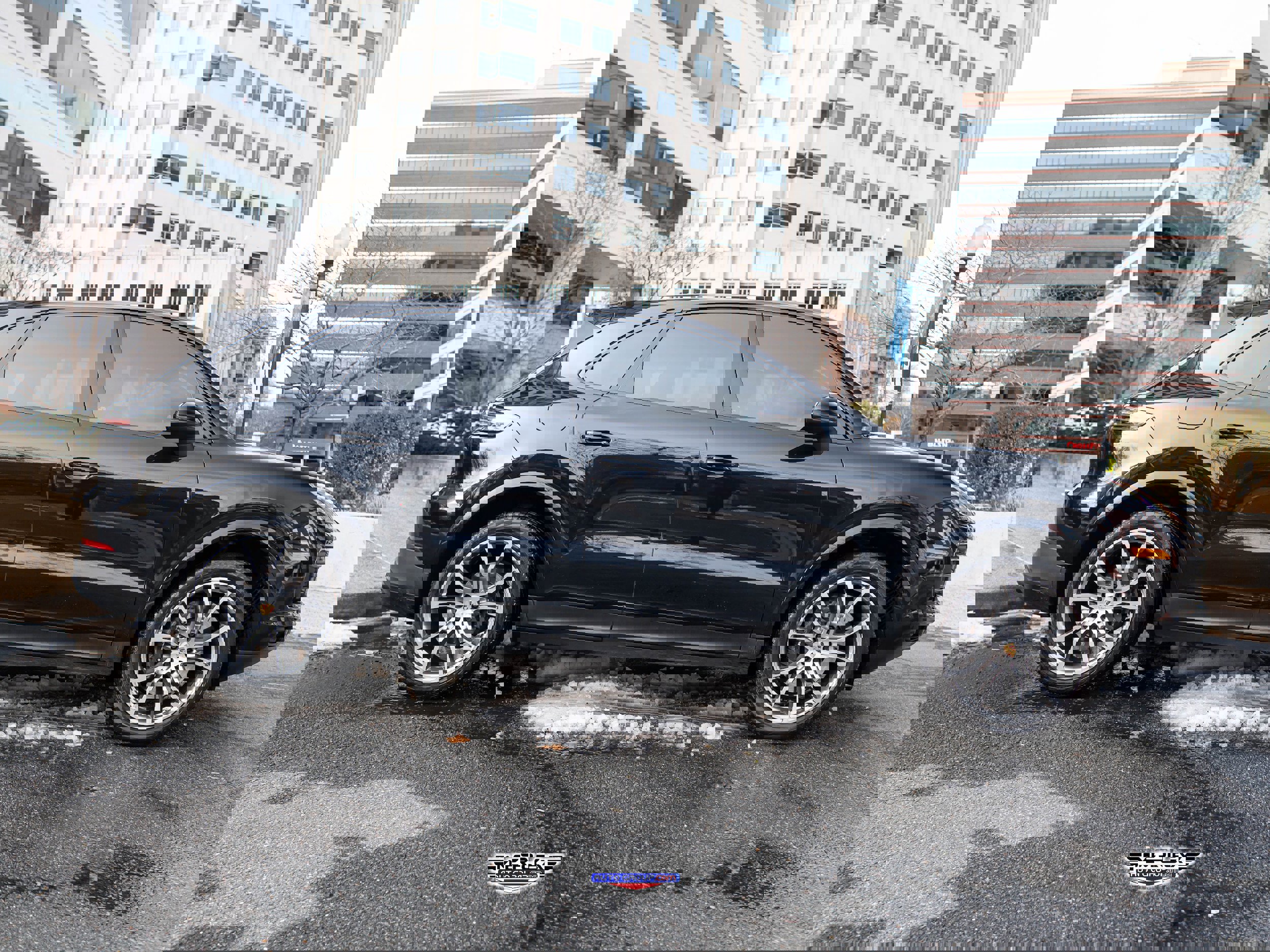 Used 2022 Porsche Cayenne Platinum Edition image 8