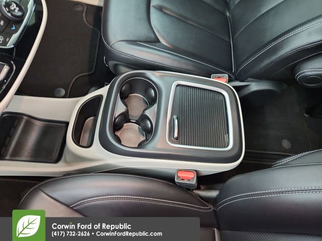 Used 2024 Chrysler Pacifica Touring-L image 30