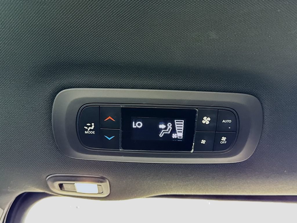 Used 2022 Chrysler Pacifica Limited w/ S Appearance Package FWD image 24