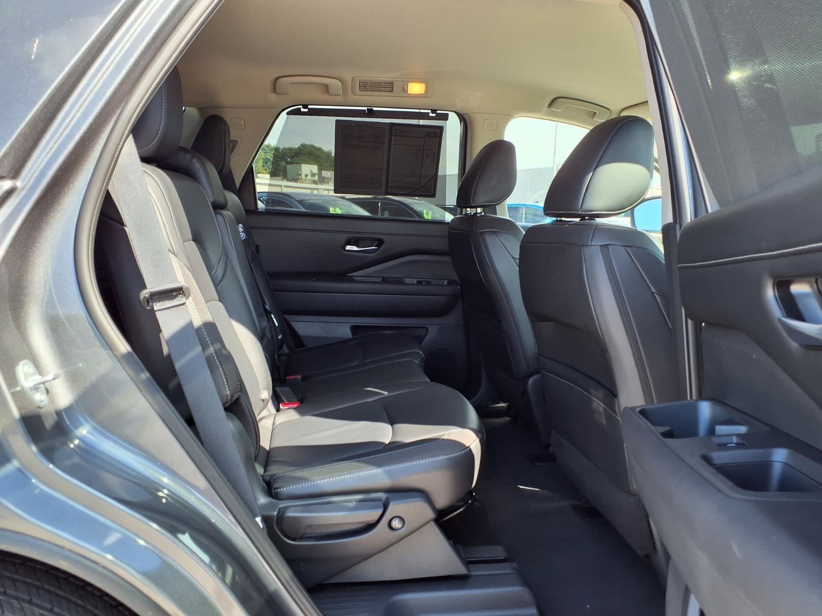 Used 2025 Nissan Pathfinder SL AWD/4WD image 28