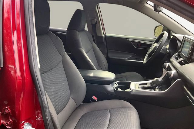 Used 2021 Toyota RAV4 LE image 20