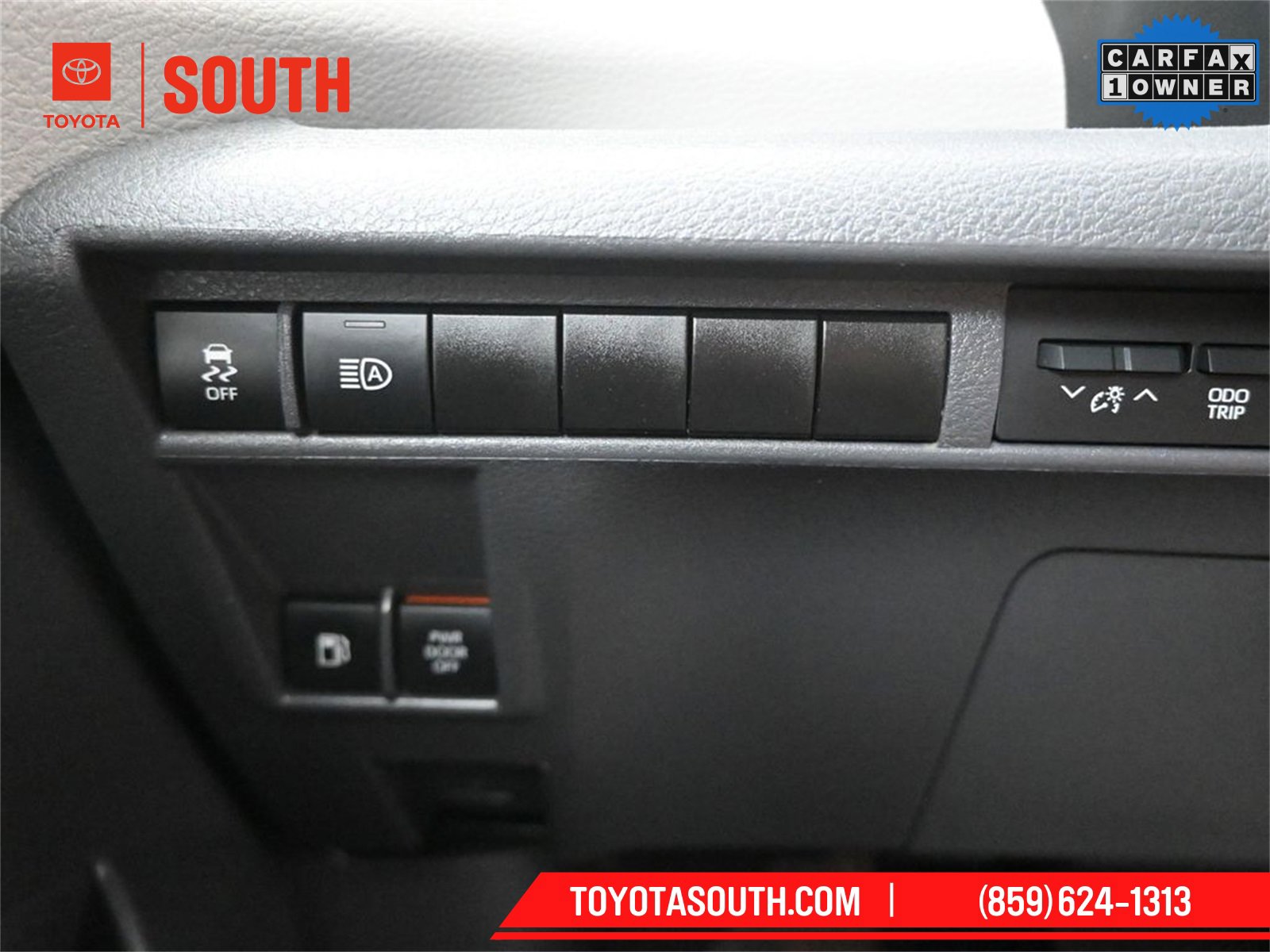 Used 2024 Toyota Sienna XLE image 21