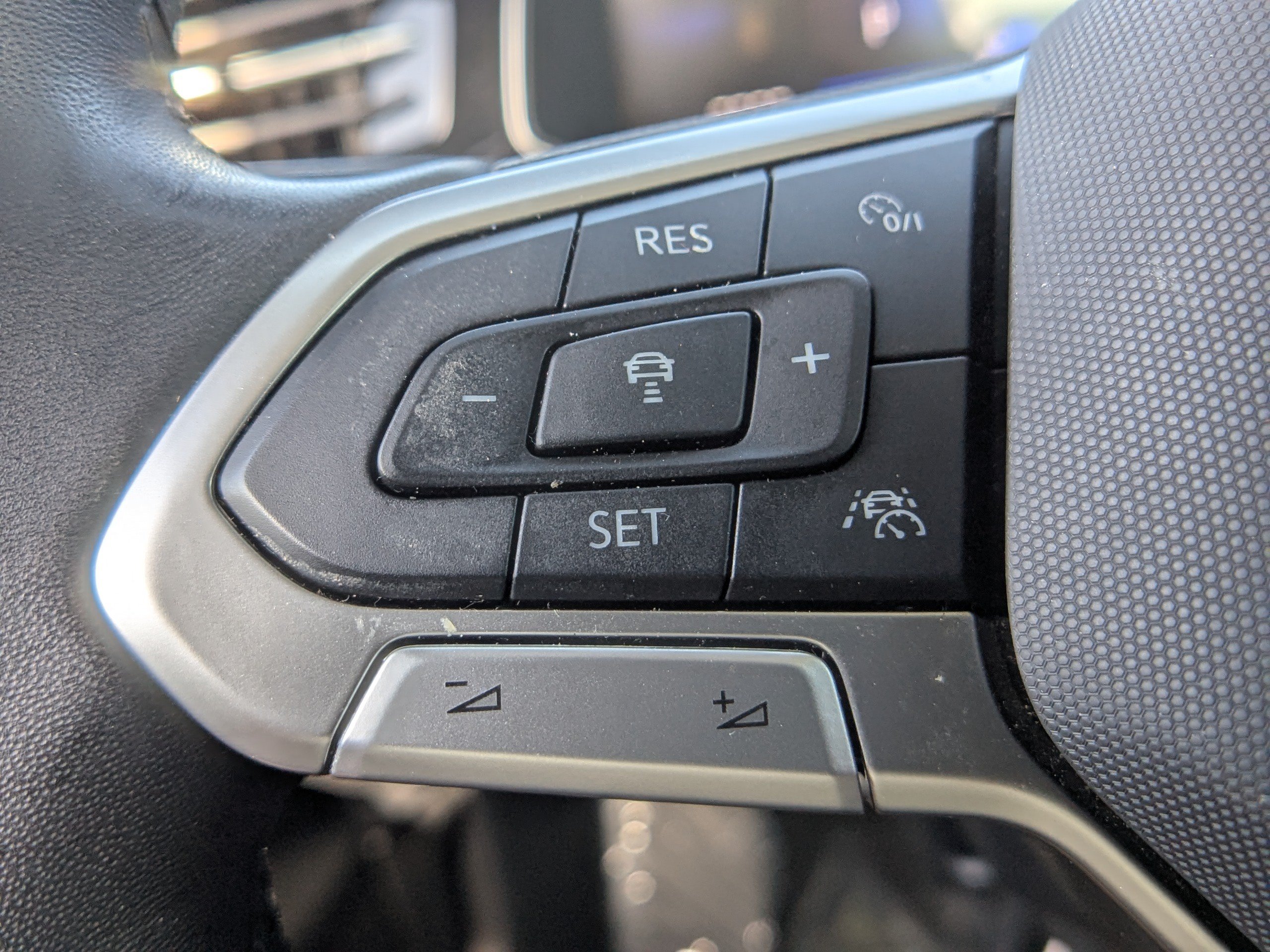Used 2025 Volkswagen Jetta SE FWD image 24
