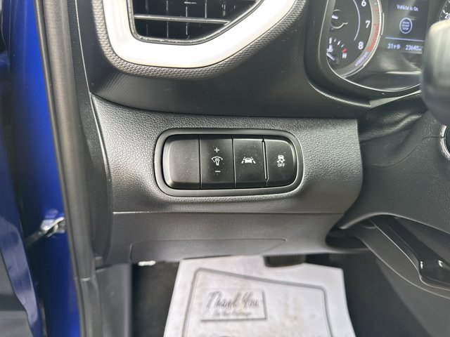 Used 2022 Hyundai Venue Limited image 20