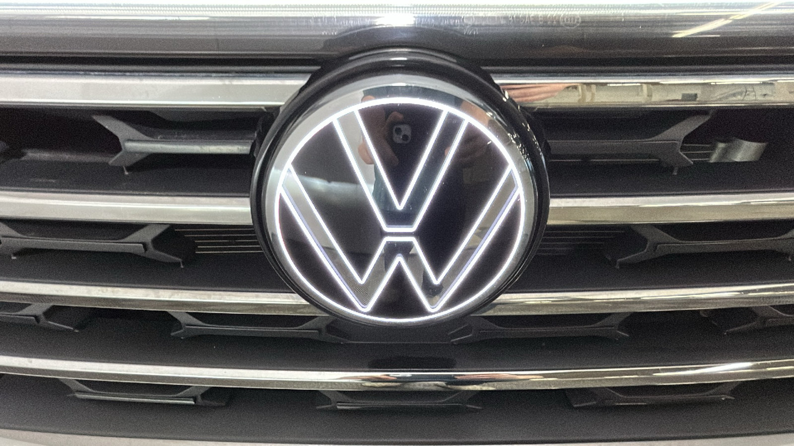 Used 2025 Volkswagen Atlas SE AWD/4WD image 8