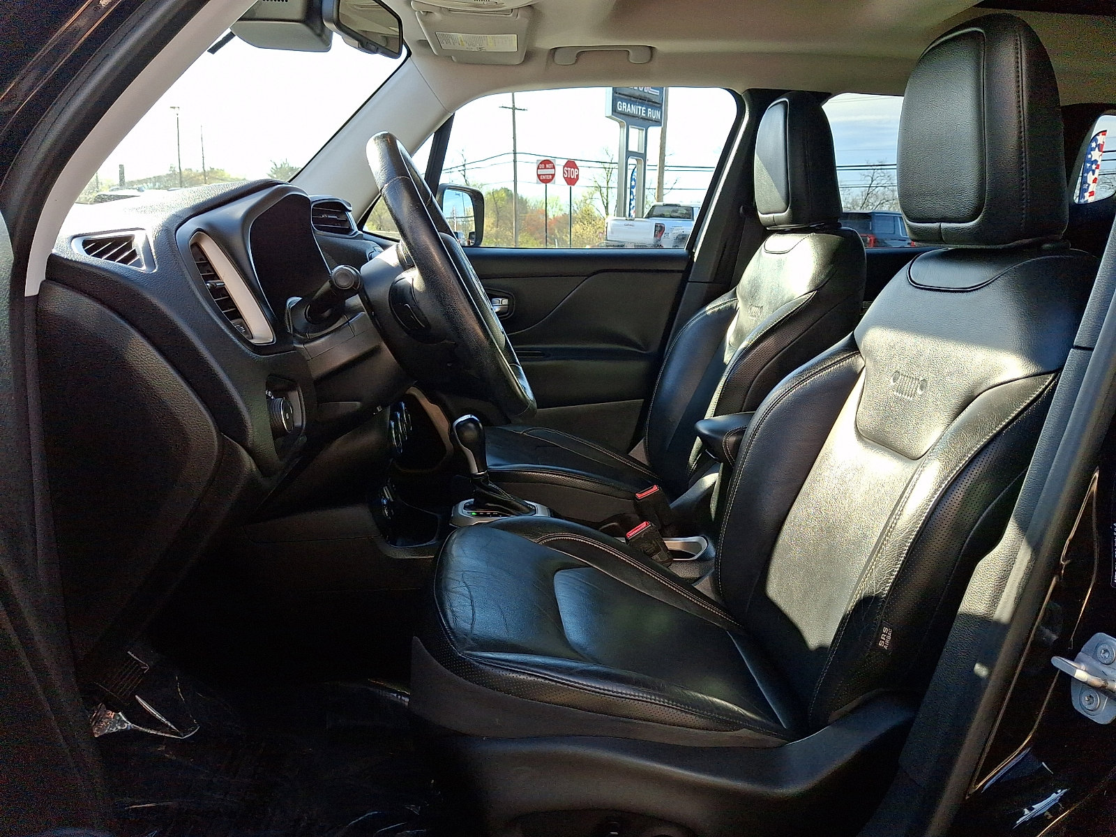 Used 2016 Jeep Renegade Limited image 14