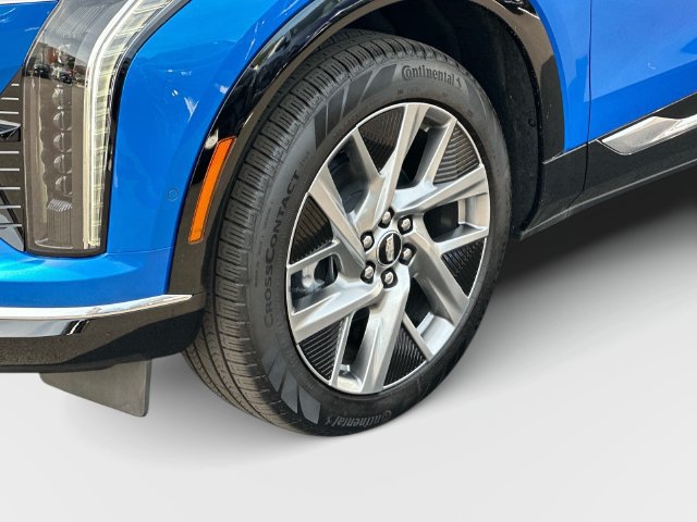 New 2027 Cadillac Optiq Luxury w/ LPO, Floor Liner Package AWD/4WD image 17