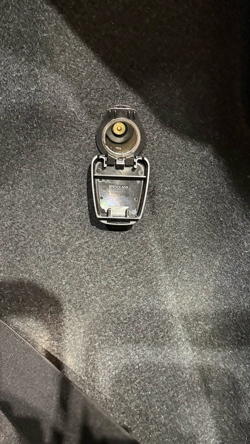 Used 2020 Volvo XC40 T5 Momentum image 25