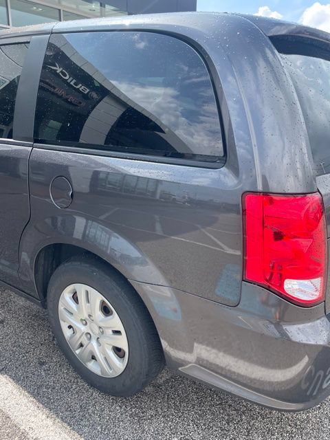 Used 2018 Dodge Grand Caravan SE FWD image 15