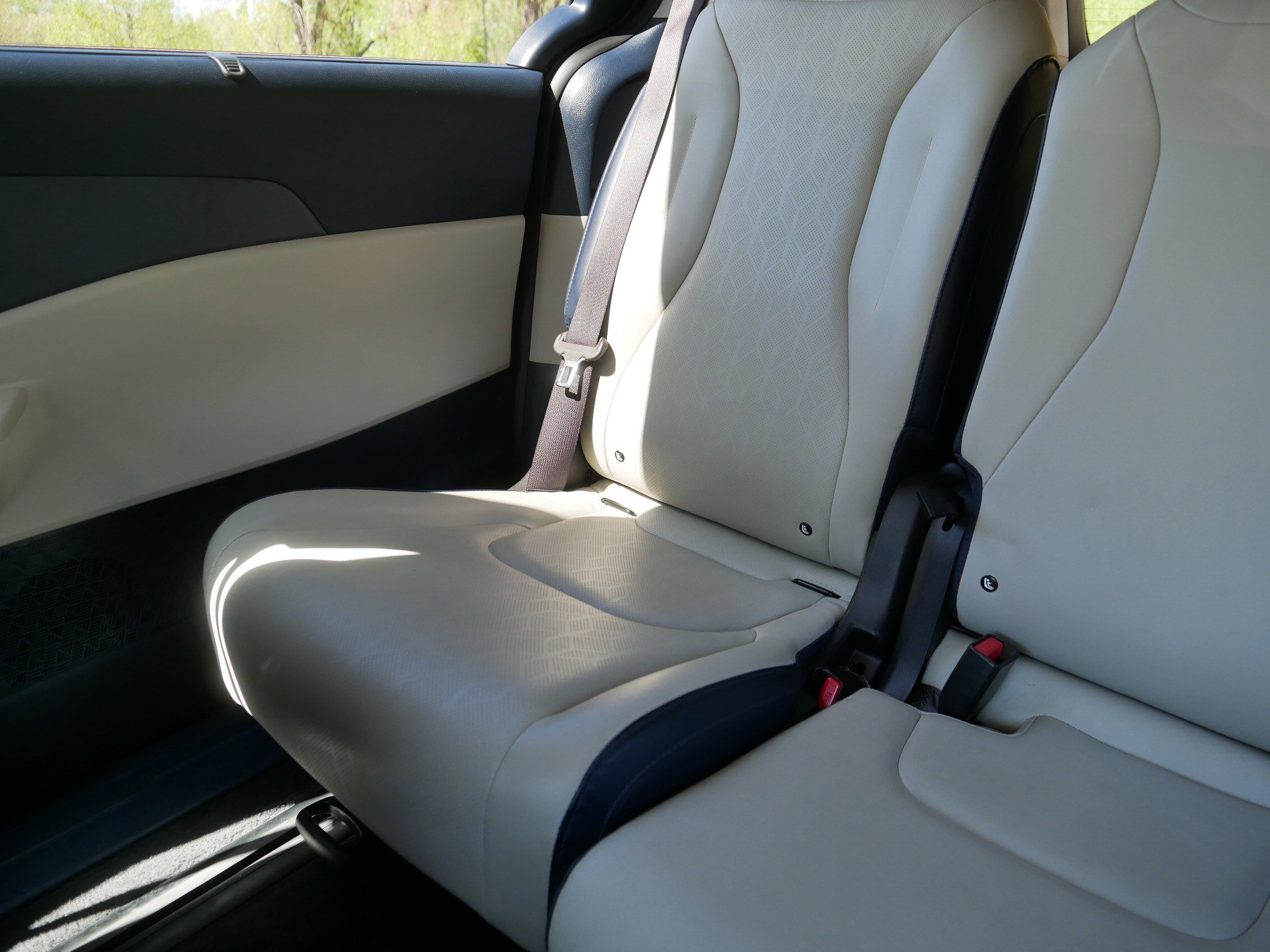 Certified 2025 Kia Carnival EX FWD image 12