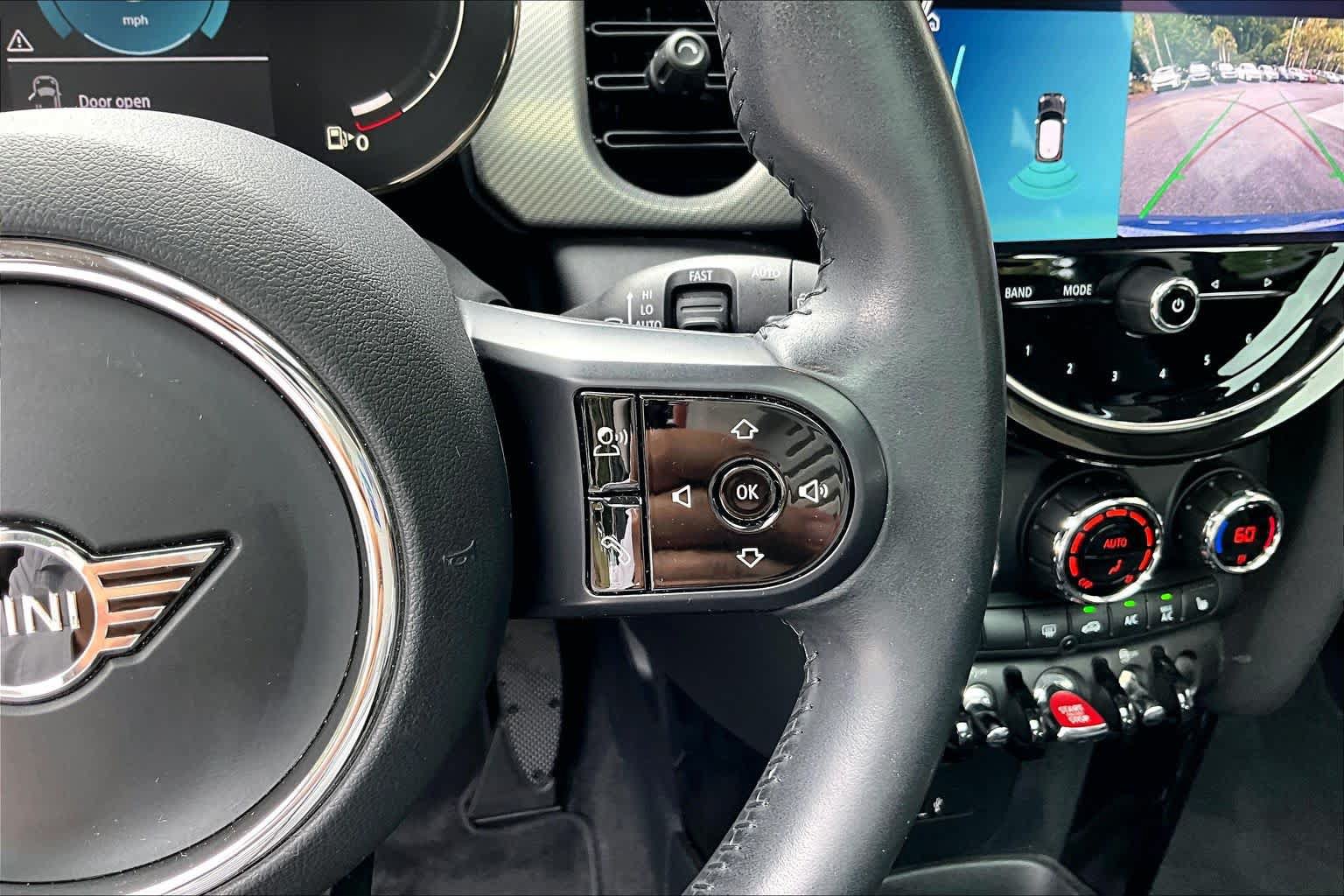 Used 2022 MINI Cooper 2-Door Hardtop FWD image 23