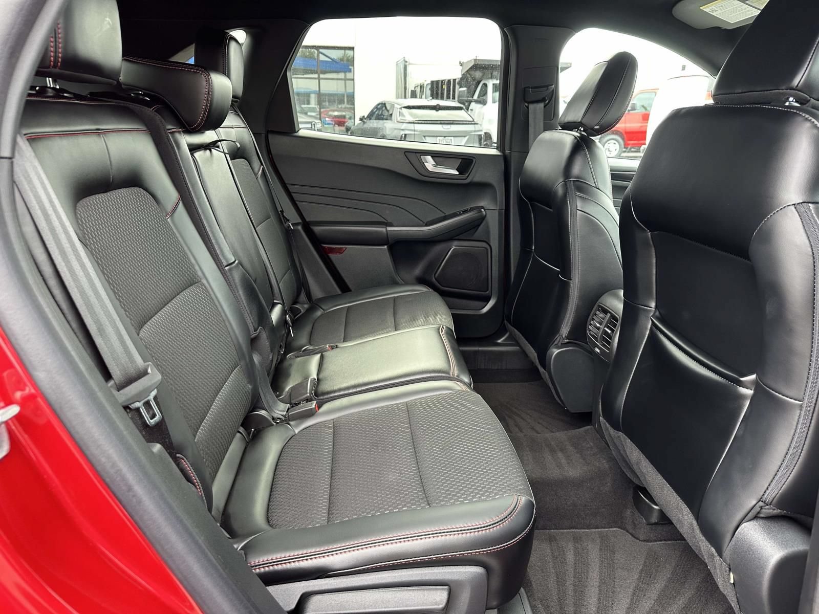 Used 2025 Ford Escape ST-Line w/ Tech Pack #1 AWD/4WD image 28