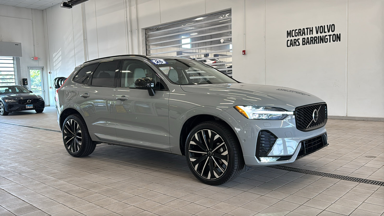Used 2026 Volvo XC60 B5 Ultra AWD/4WD image 3