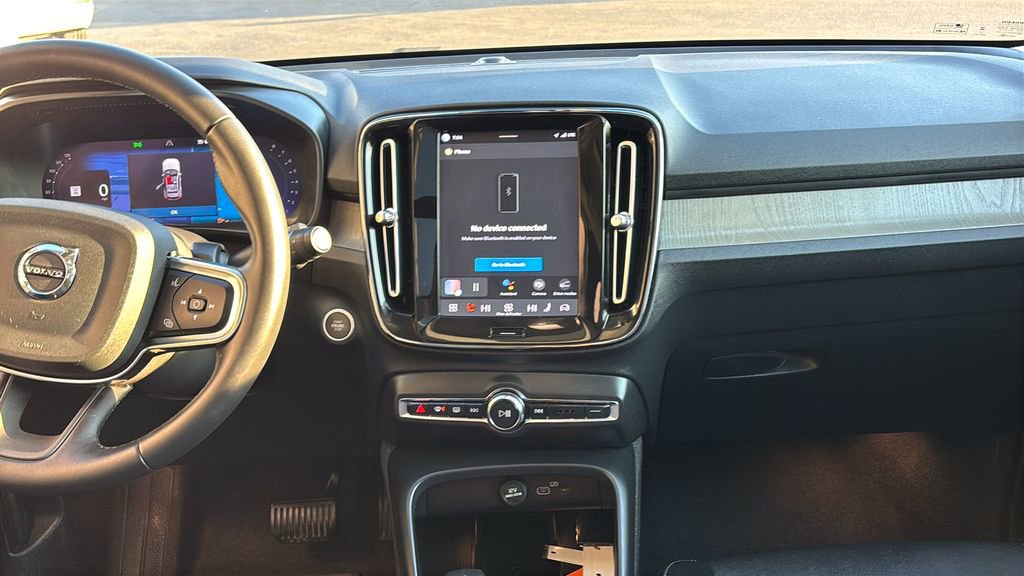 Certified 2024 Volvo XC40 B5 Core image 6