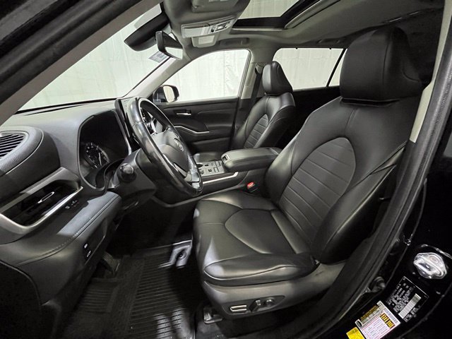 Certified 2022 Toyota Highlander XLE AWD/4WD image 11