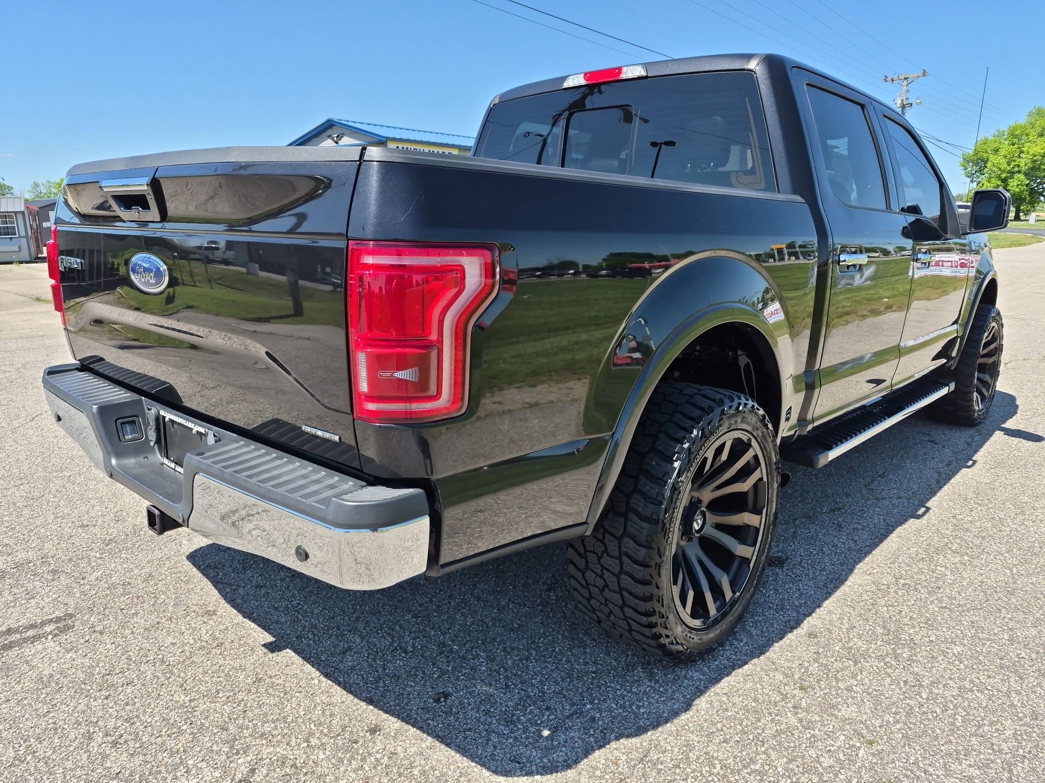 Used 2015 Ford F150 Lariat w/ Equipment Group 502A Luxury AWD/4WD image 3