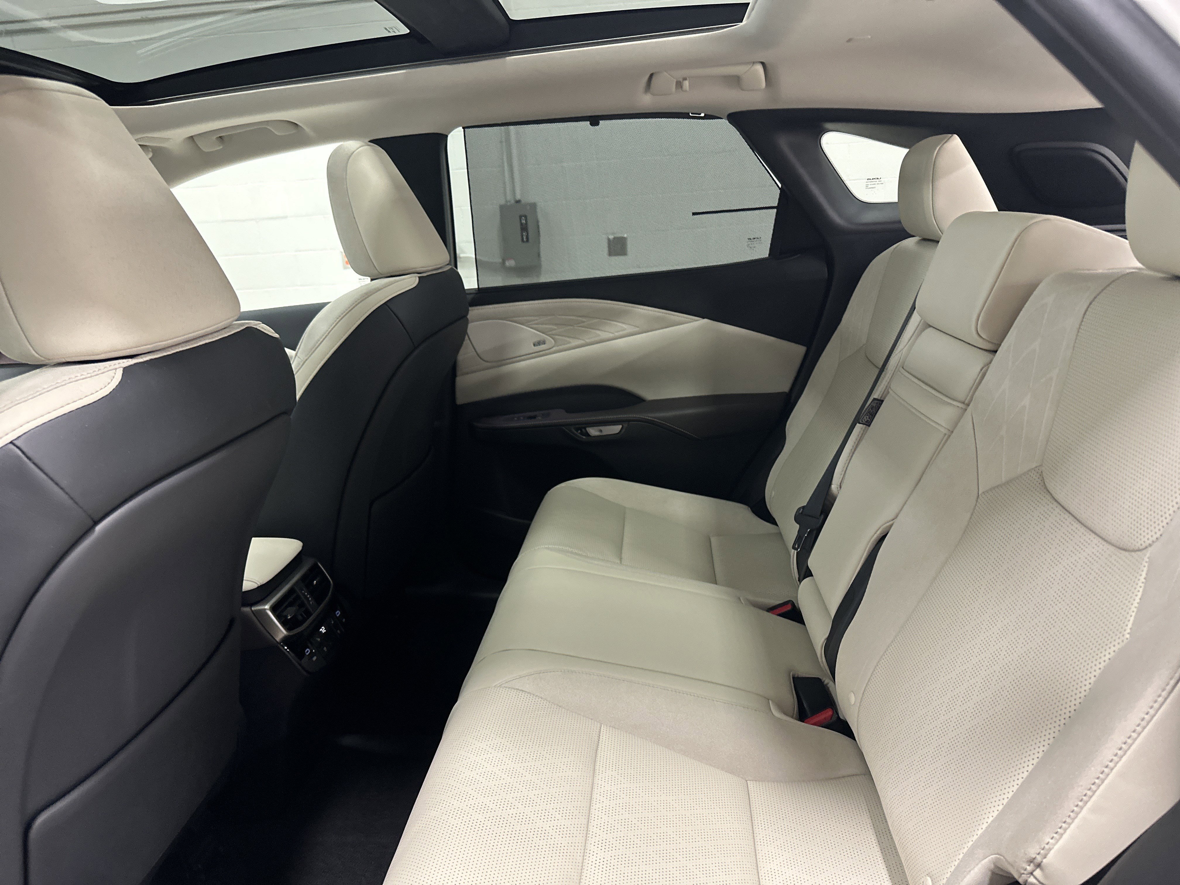 Certified 2025 Lexus RX 350 AWD w/ Convenience Package image 27