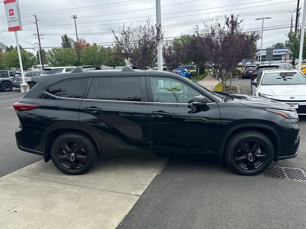 Used 2023 Toyota Highlander LE AWD/4WD image 6