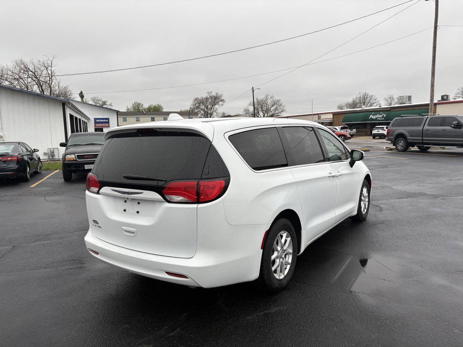 Used 2020 Chrysler Voyager LX FWD image 23